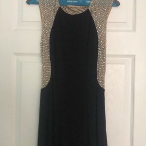 This dress is simple but elegant. Very comfortable!